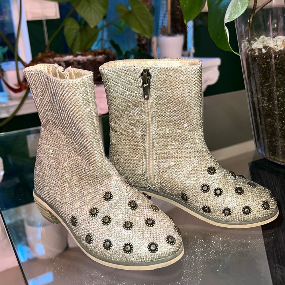 Gold metallic joyfolie shiny metallic booties